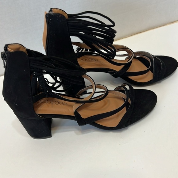 Sociology Strappy sandals.  Black. Size 9 1/2.Block Heel - Picture 2 of 8